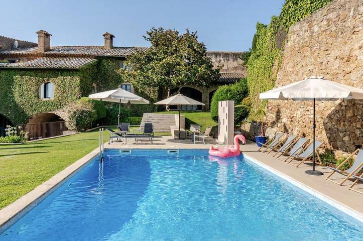 Casa rural para 20 personas, con terraza y vistas además de jardín y piscina, Se admiten mascotas en Pals - 2