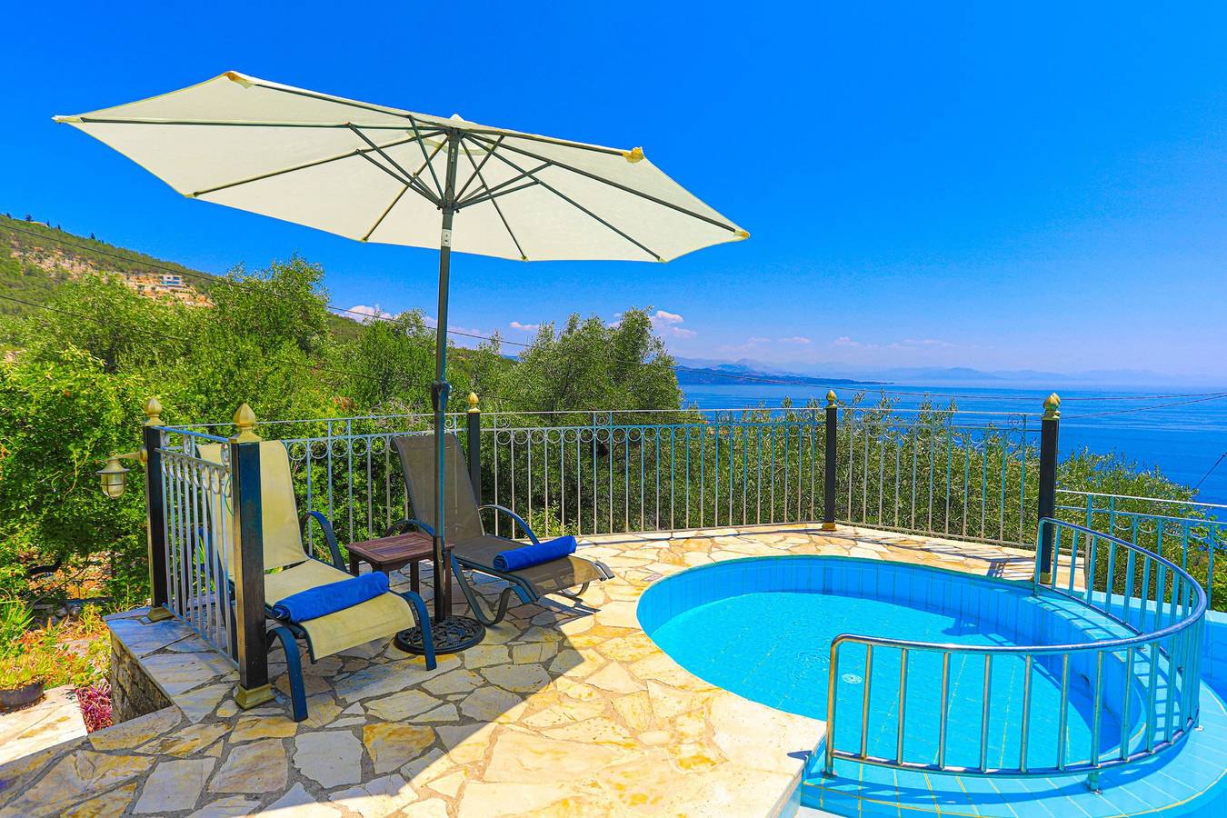 Villa für 5 Personen mit Terrasse in Nissaki, Korfu