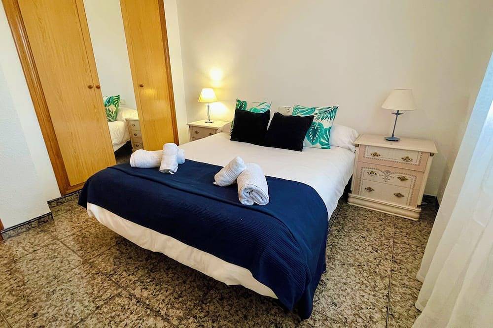 Family villa in Alcanar Playa with swimming pool, chill out and barbecue. in Alcanar, Costa Dorada