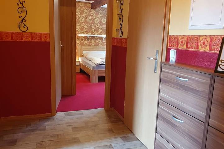 Ganze Wohnung, Ferienwohnung im Gutshof – Direkt gegenüber dem Schloss mit Terrasse und Wlan in Gablenz, Oberlausitz-Niederschlesien