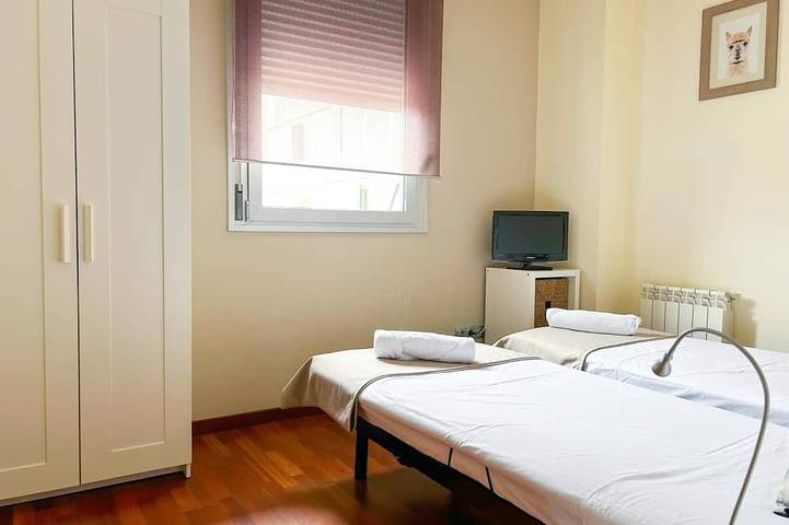 Ganze Wohnung, Parkplatz, sonniger Balkon, gut ausgestattet - Hostem in Vilanova i la Geltrú, Garraf