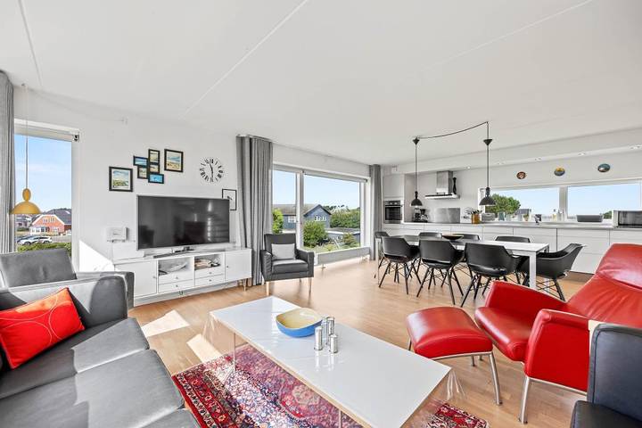 Modernes Ferienhaus mit Whirlpool auf der Dachterrasse in Sønderstrand, Havneby