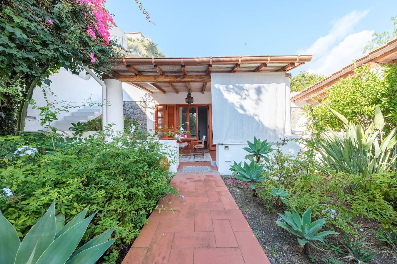Villa 'Valle Canale Piccola' with Sea View, Wi-Fi and Air Conditioning in Lipari