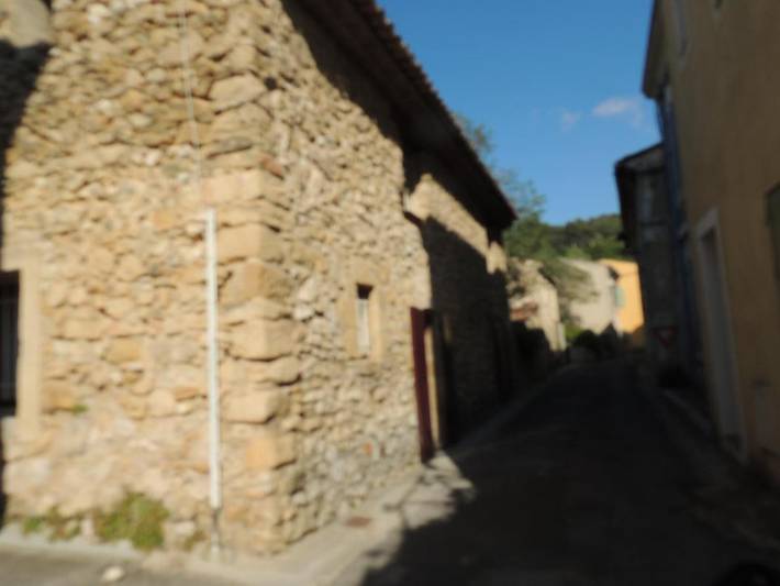 Location de vacances pour 2 personnes, avec jardin ainsi que terrasse et piscine à La Bastidonne - 2