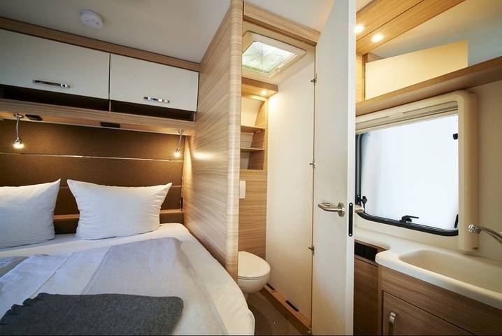 Wohnwagen für 4 Personen, mit Seeblick und Balkon sowie Sauna in der Lausitz - 3