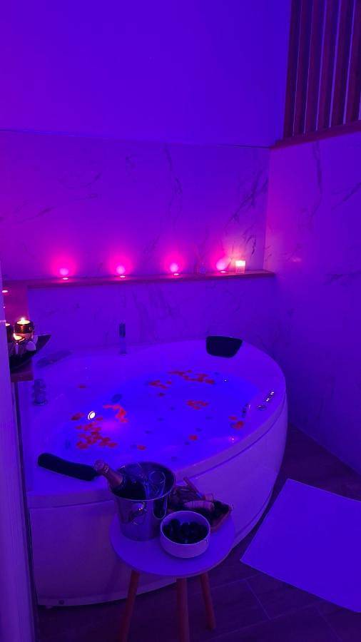 Ferienwohnung für 3 Personen, mit Whirlpool und Terrasse in Brindisi