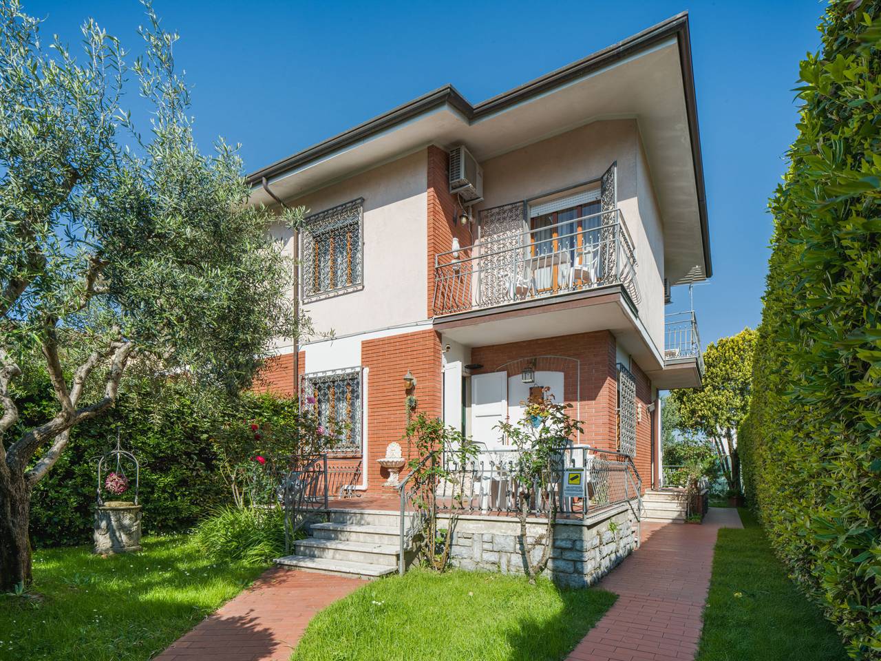 Villino Viola in Marina di Pietrasanta, Pietrasanta