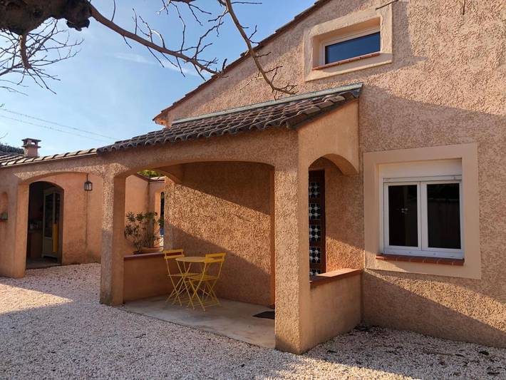 Location de vacances pour 4 personnes, avec vue ainsi que jardin et piscine à Passa - 2