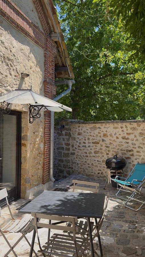 Location de vacances pour 5 personnes, avec piscine ainsi que jardin et jacuzzi à Bonnelles