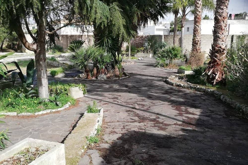 Historic home with large garden and swimming pool, pets allowed in Carpignano Salentino, Lecce Provinz