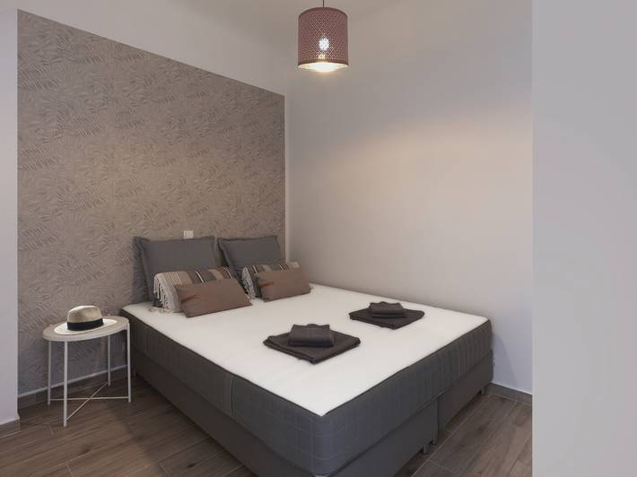 Appartement entier, 1L · Athenian 2bdr apartment with sunny in Section centrale d'Athènes, Athènes