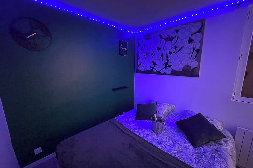 La Chill House Balneo in Nogent-sur-Oise, Oise