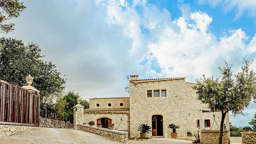 Finca für 6 Personen, mit Terrasse und Pool sowie Garten in Lloret de Vistalegre