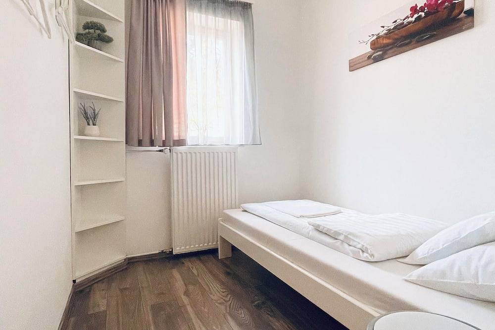 Spacious 4-bedroom house in wonderful Szeged with Wifi, Ac in Szeged, Kleingebiet Szegedin