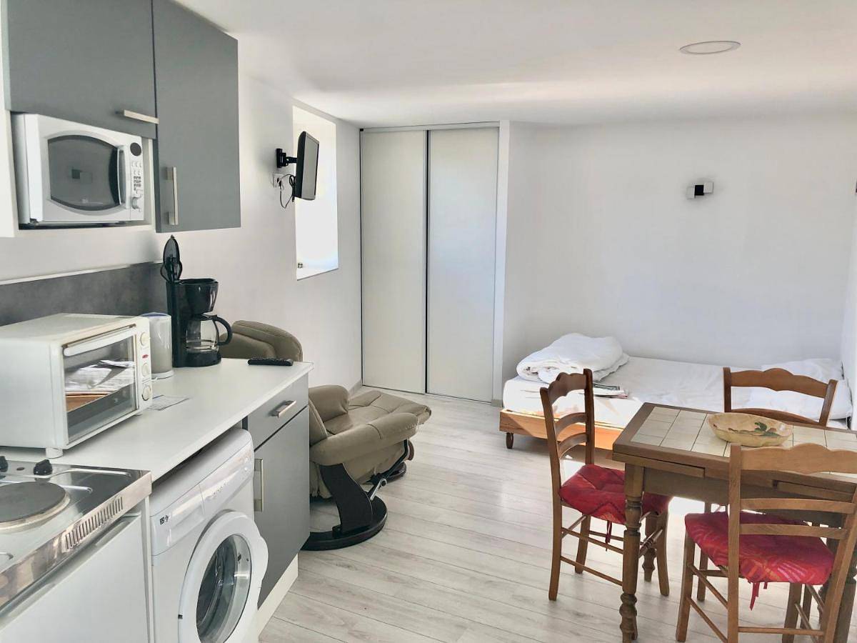 Appartement entier, Studio indépendant confortable in Bourbon-l'Archambault, Allier