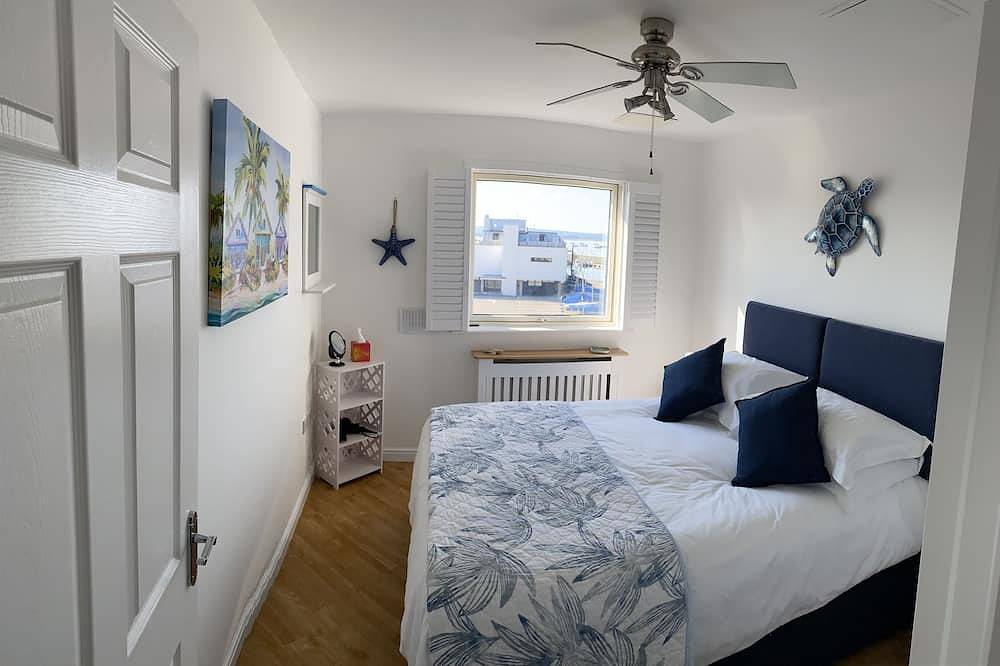 Appartement entier, Harbour Lights sea and beach views with a Caribbean-style and secure parking in Poole, Poole Harbour