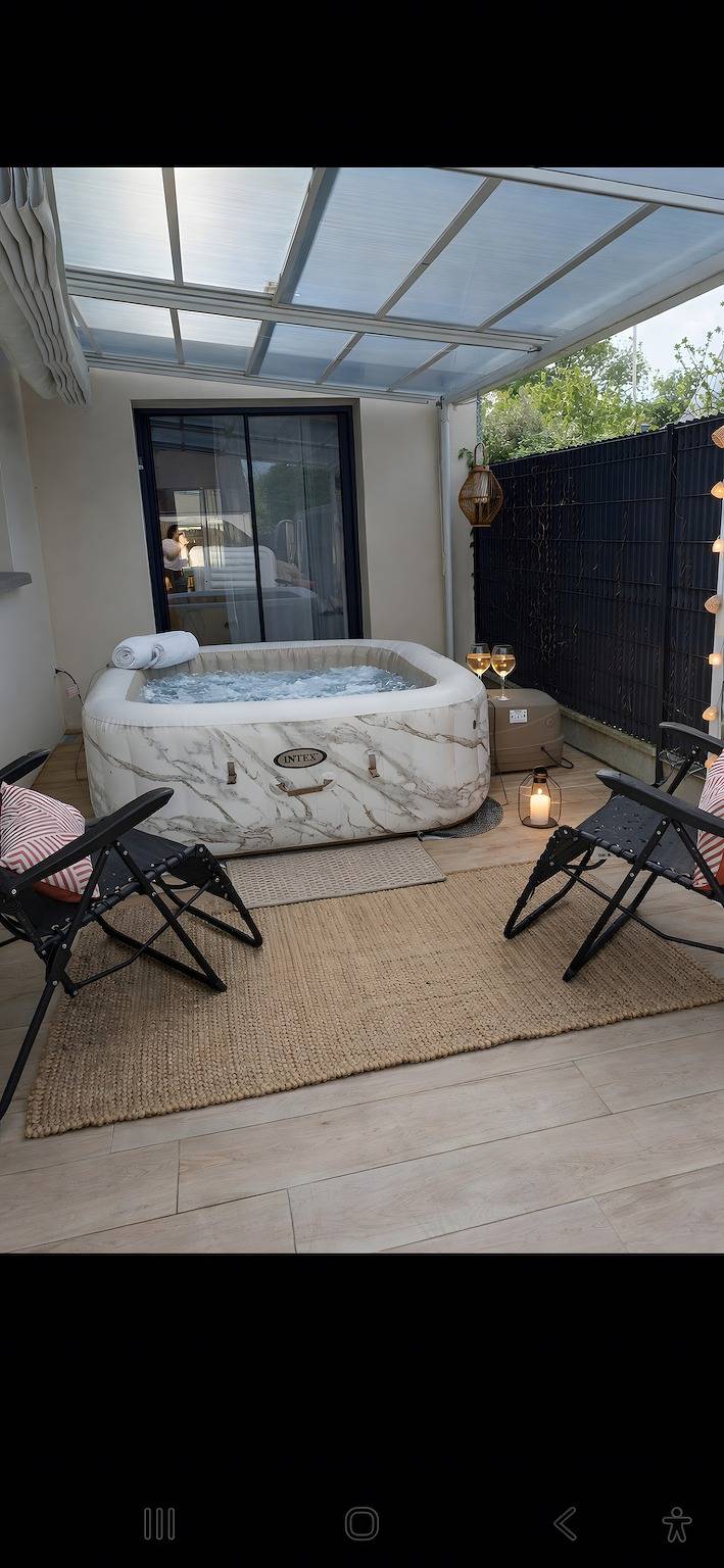 Villa Evasion: 4 Schlafzimmer, Spa & Pool, 10 Min. von Nantes entfernt in Carquefou, Nantes und Umgebung