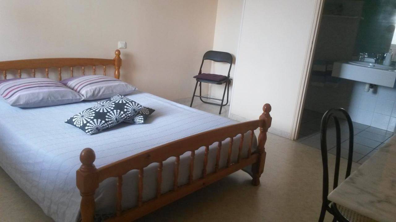 Double Room with Private Bathroom in Rorthais, Mauléon