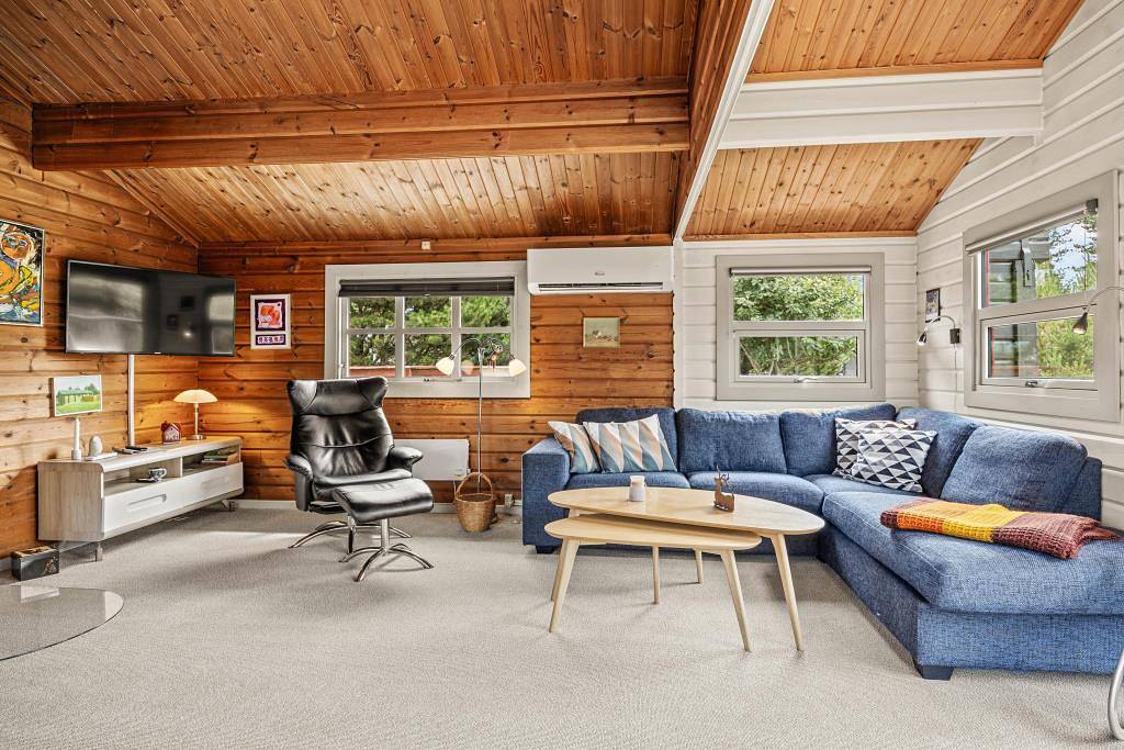 Hyggeligt sommerhus med 3 dejlige terrasser i Vejers Strand in Vejers Strand, Varde Kommune