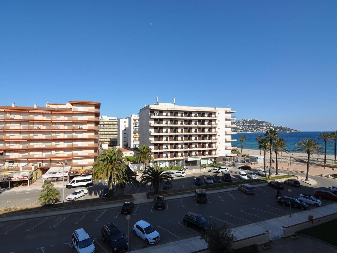 Ganzes Studio, Charmantes Studio mit Meerblick, am Strand, Pool & Wlan - Perfekt für Ihren Familienurlaub in Platja de Sant Margarida (Roses), Roses
