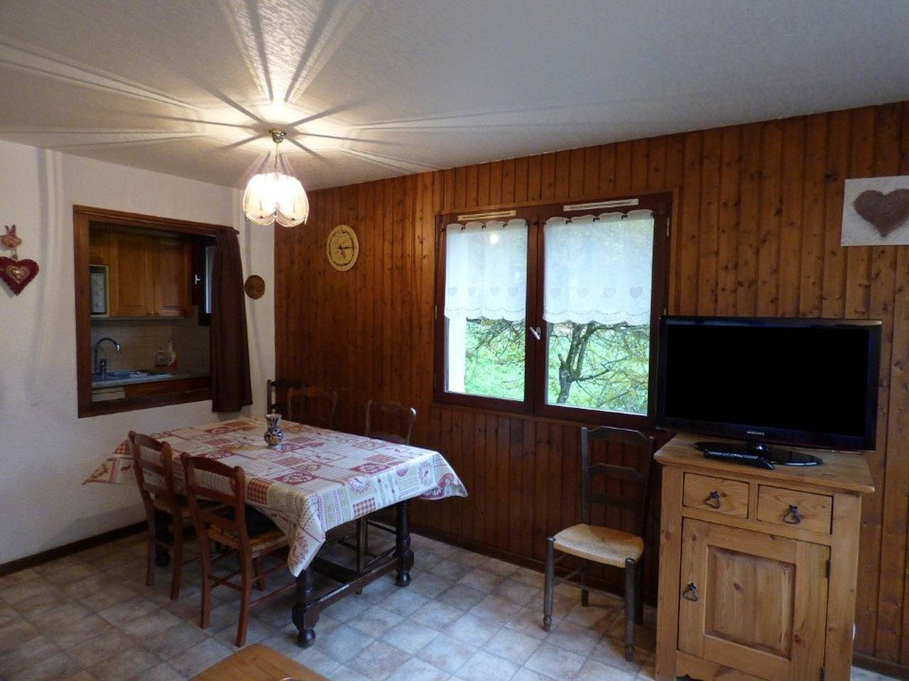Apartamento entero, Luminoso apartamento de 3 piezas en estilo saboyano - 52m² - 7 personas, cerca del centro y remontes in Le Grand-Bornand, Región de Annecy