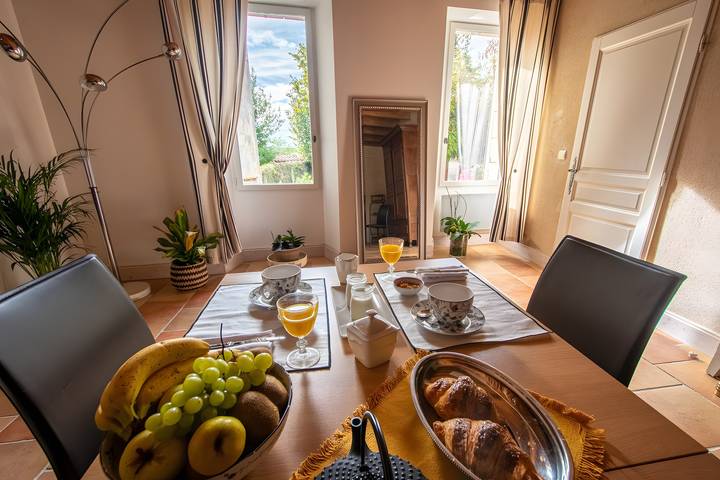 Chambre d’hôtes « Ô Fil de l’Isle » avec jardin commun et Wi-Fi in Savignac-de-l'Isle, Région de Libourne