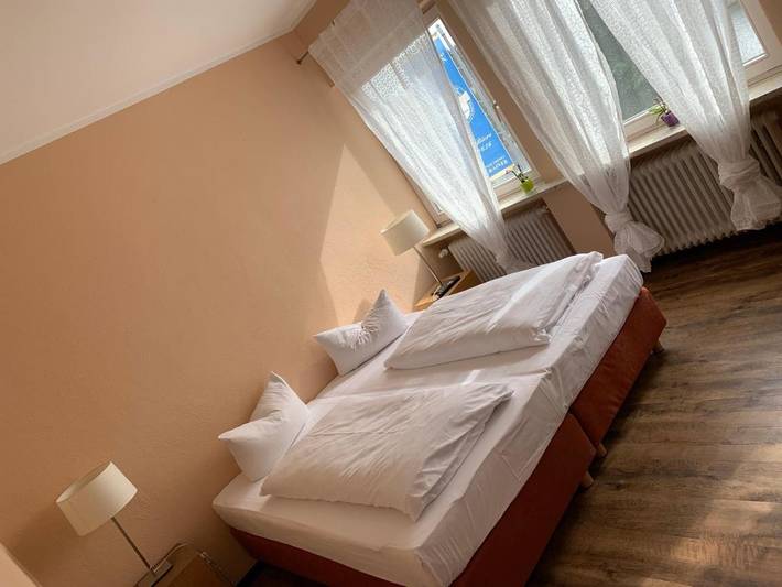 Hotel für 4 Personen, mit Terrasse und Seeblick sowie Ausblick, mit Haustier in Münchner-umland - 4