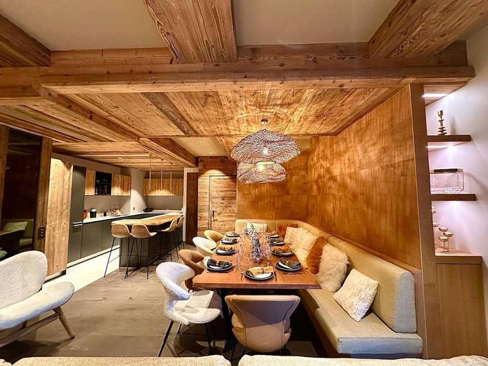Gîte pour 10 personnes, avec Jacuzzi et Terrasse ainsi que Jardin et Piscine à Miribel - 4
