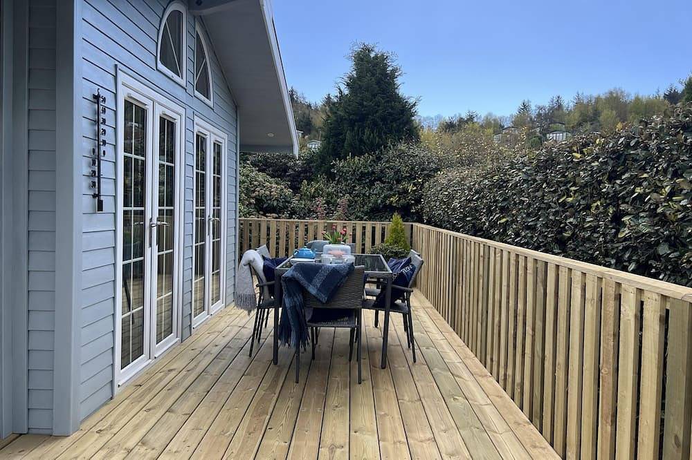 Holly Blue - Cosy wooden lodge, Kippford in Kippford, Dumfries and Galloway
