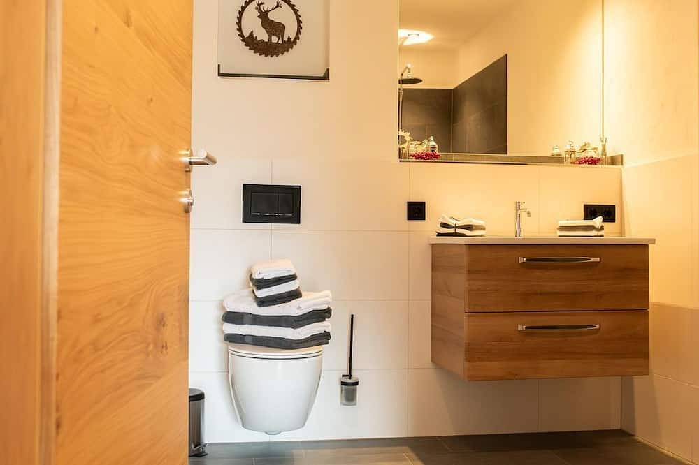 Ganze Wohnung, Appartement Bergwild - Appartement/Fewo, Bad, Wc, 2 Schlafräume in Bürserberg, Brandnertal