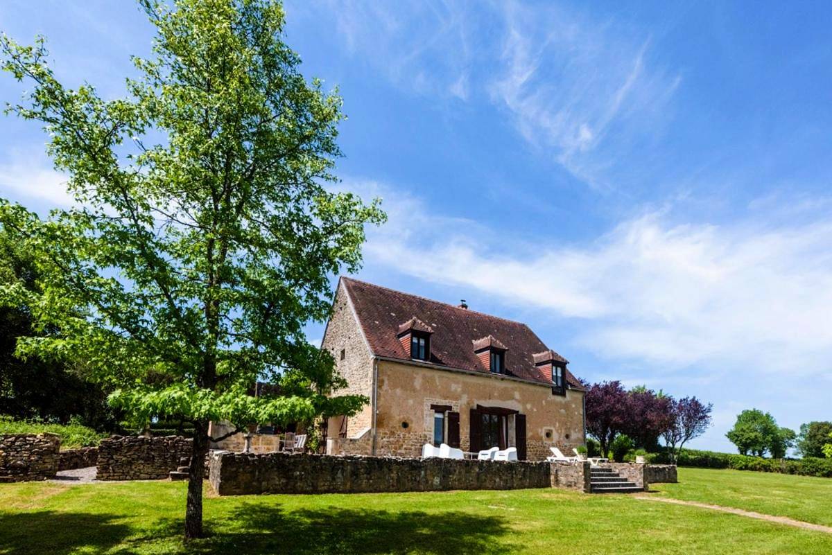 Moulins-Engilbert Villa Sleeps 10 Pool in Moulins-Engilbert, Parc naturel régional du Morvan