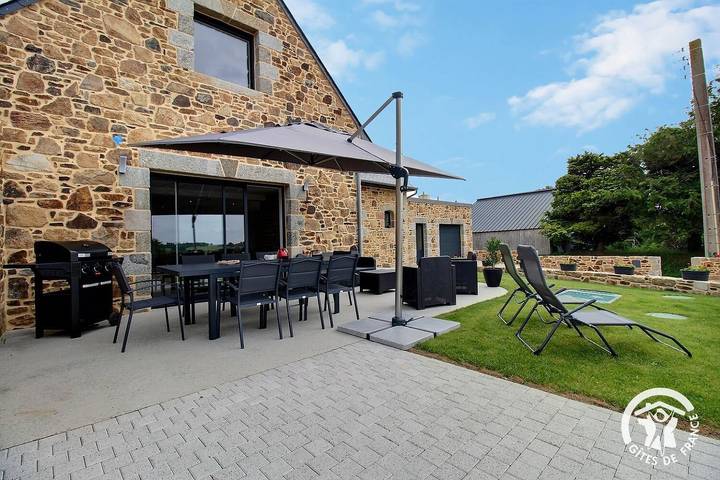 Gîte pour 4 personnes, avec Jacuzzi ainsi que Terrasse et Jardin
