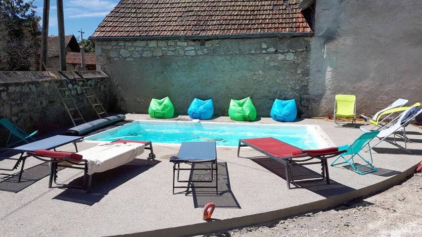 Location de vacances pour 8 personnes, avec piscine et vue, animaux acceptés dans Lhuis - 3