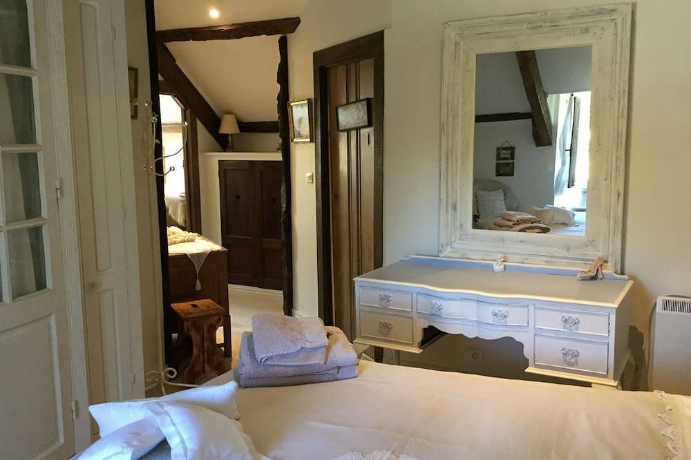 2 bedroom family canalside character cottage with jaccusi and 10 mn to Dinan in Betton, Région de Rennes