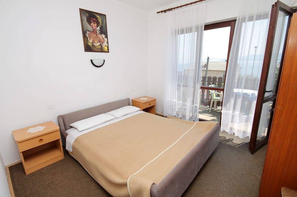 Ganze Wohnung, 2-Zimmer-Ferienwohnung mit Terrasse und Meerblick Novi Vinodolski in Novi Vinodolski, Primorje-Gorski Kotar