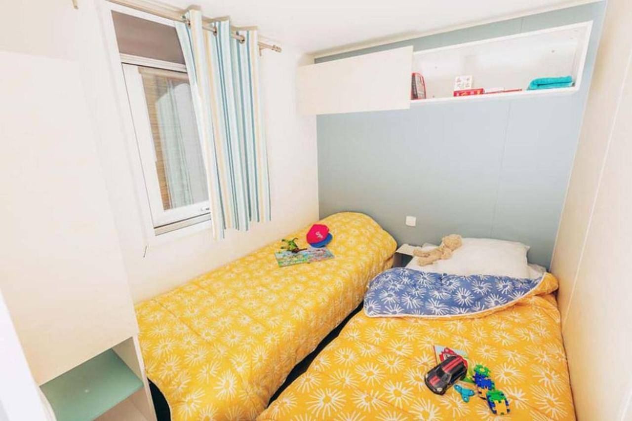 Standard Freeflower with Shared Toilet and Bathroom in Plage de Port Fontaine-Lomener, Ploemeur