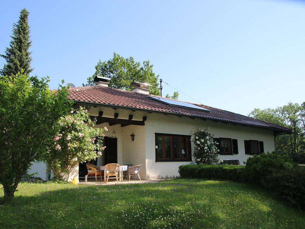 Ferienhaus in Miesbach mit Schwimmbecken in Miesbach, Alpenland Tegernsee Schliersee