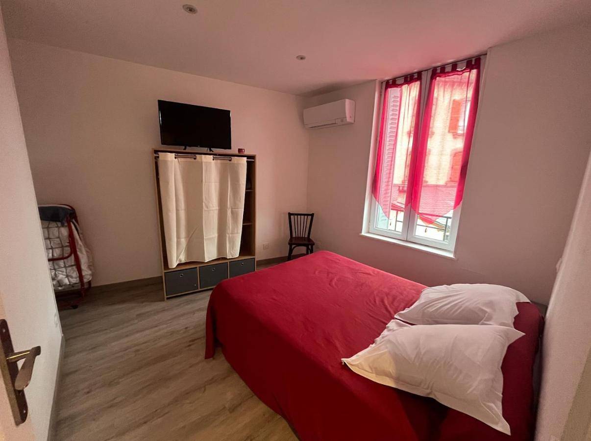 Quadruple Room in Neussargues en Pinatelle, Parc naturel régional des Volcans d'Auvergne