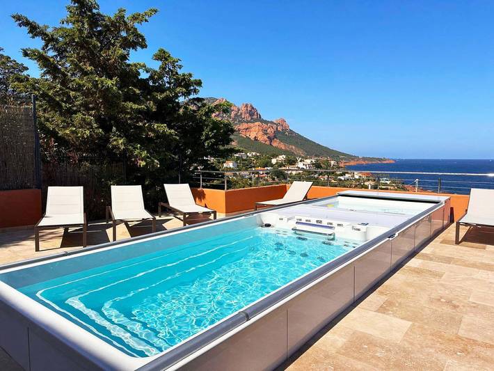 Gîte pour 8 personnes, avec Balcon et Jacuzzi ainsi que Terrasse et Jardin dans Plage d'Anthéor