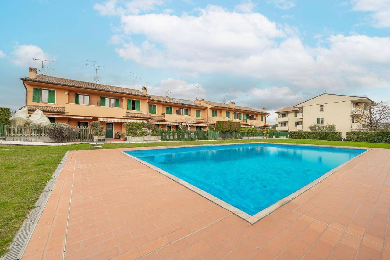 Villa Calmasino - Swimming Pool and Garda Lake in Calmasino, Bardolino