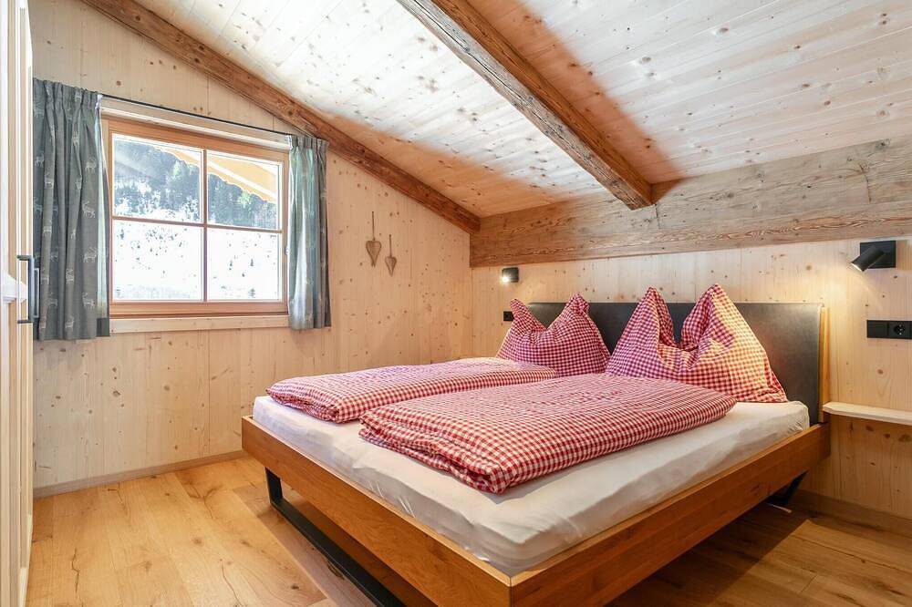 Traumhaftes Chalet in Alleinlage mit Wellness in Hopfgarten im Brixental, Bezirk Kitzbühel