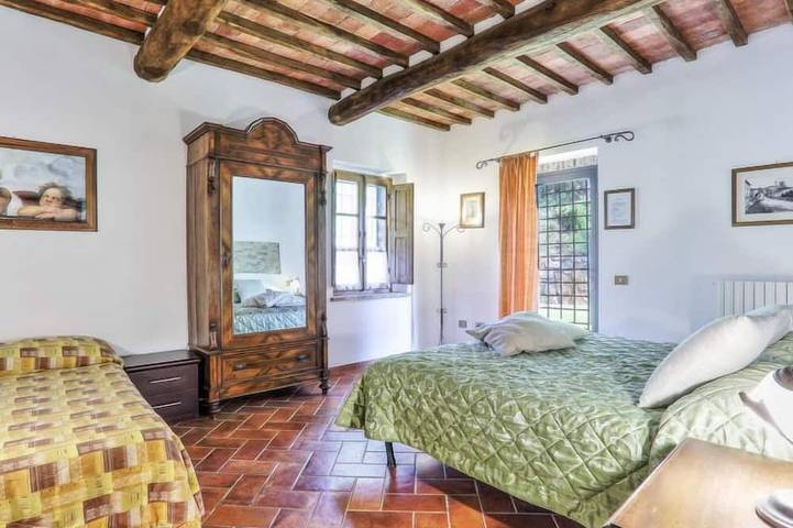 Federico farmhouse with swimming pool and jacuzzi, panoramic position in Chianti in Castellina in Chianti, Chianti