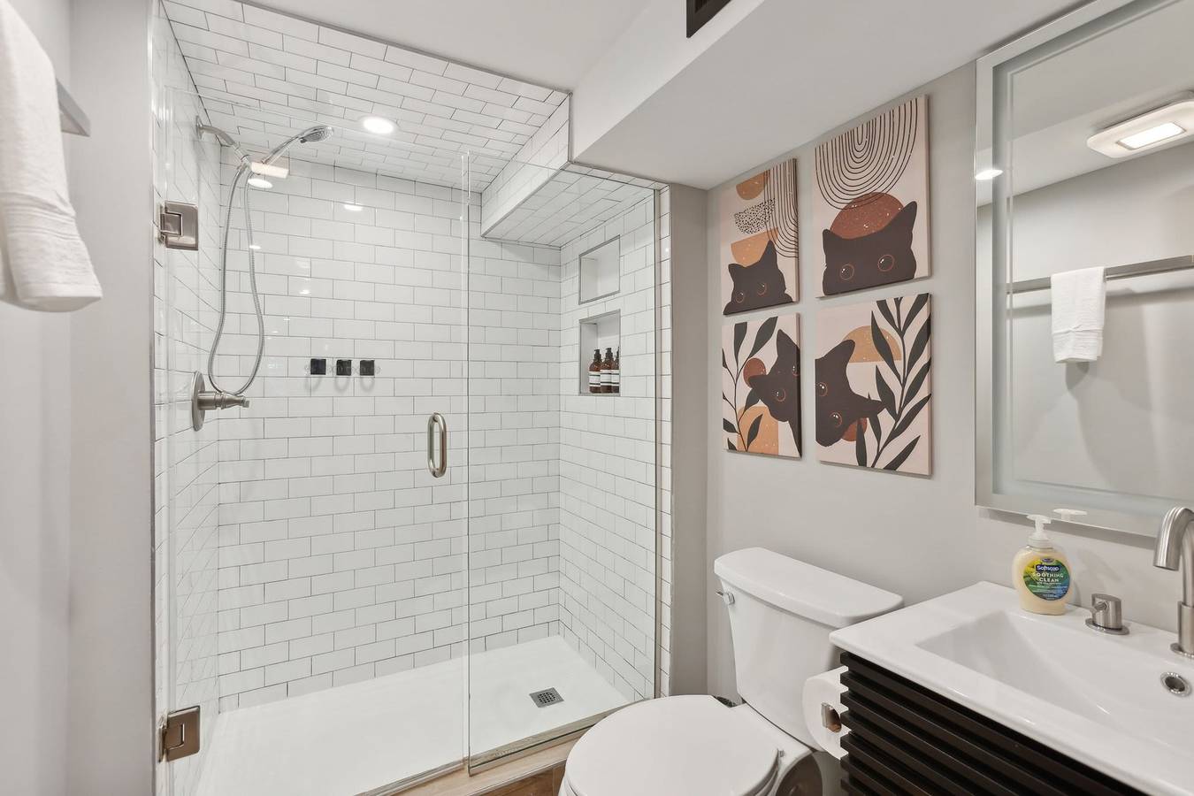 Apartamento entero, Spacious  Sunny Shaw 1Br  1Ba Apartment in Truxton Circle, Washington D.C.