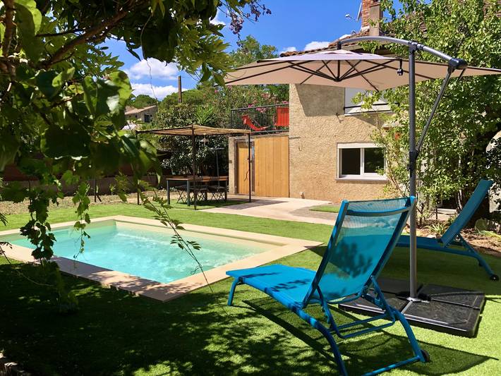 Gîte pour 2 personnes, avec Terrasse ainsi que Jardin et Piscine