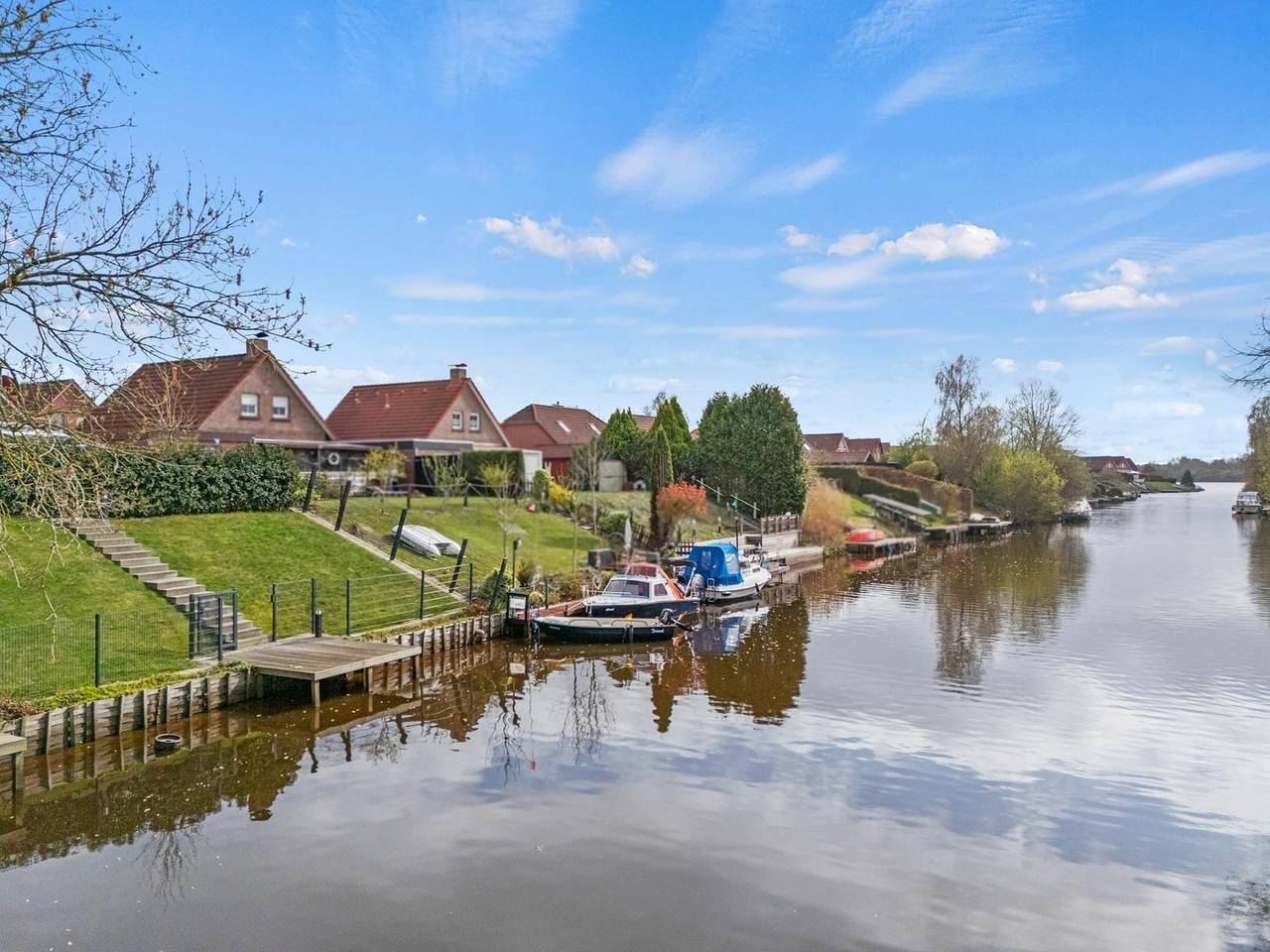 Ferienhaus "Waterlounge" am Wasser mit Sauna in Großefehn, Landkreis Aurich