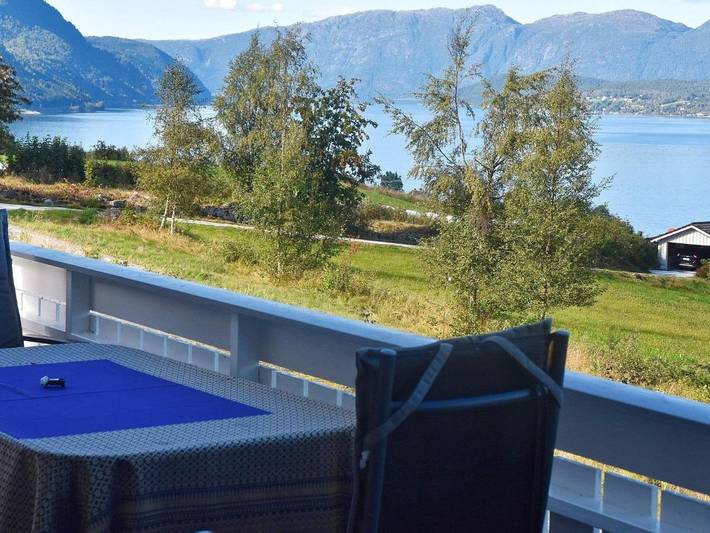 Ferienhaus für 6 Personen, mit Whirlpool und Terrasse sowie Pool