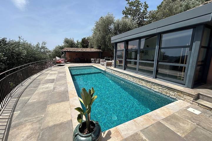 Ferienhaus für 10 Personen, mit Whirlpool und Terrasse sowie Garten