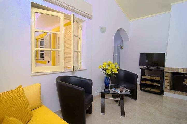 Ganze Wohnung, Sonnige Fewo mit Pool f. 2 Pers.  (+2 Kinder/Jugendl. direkt am Meer in 1a Lage in Ferragudo, Faro Distrikt