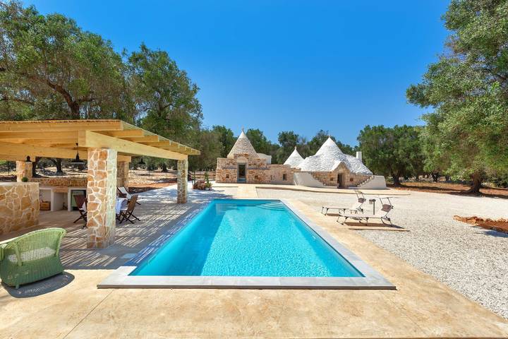 Trullo per 4 persone, con Giardino e Piscina a Latiano