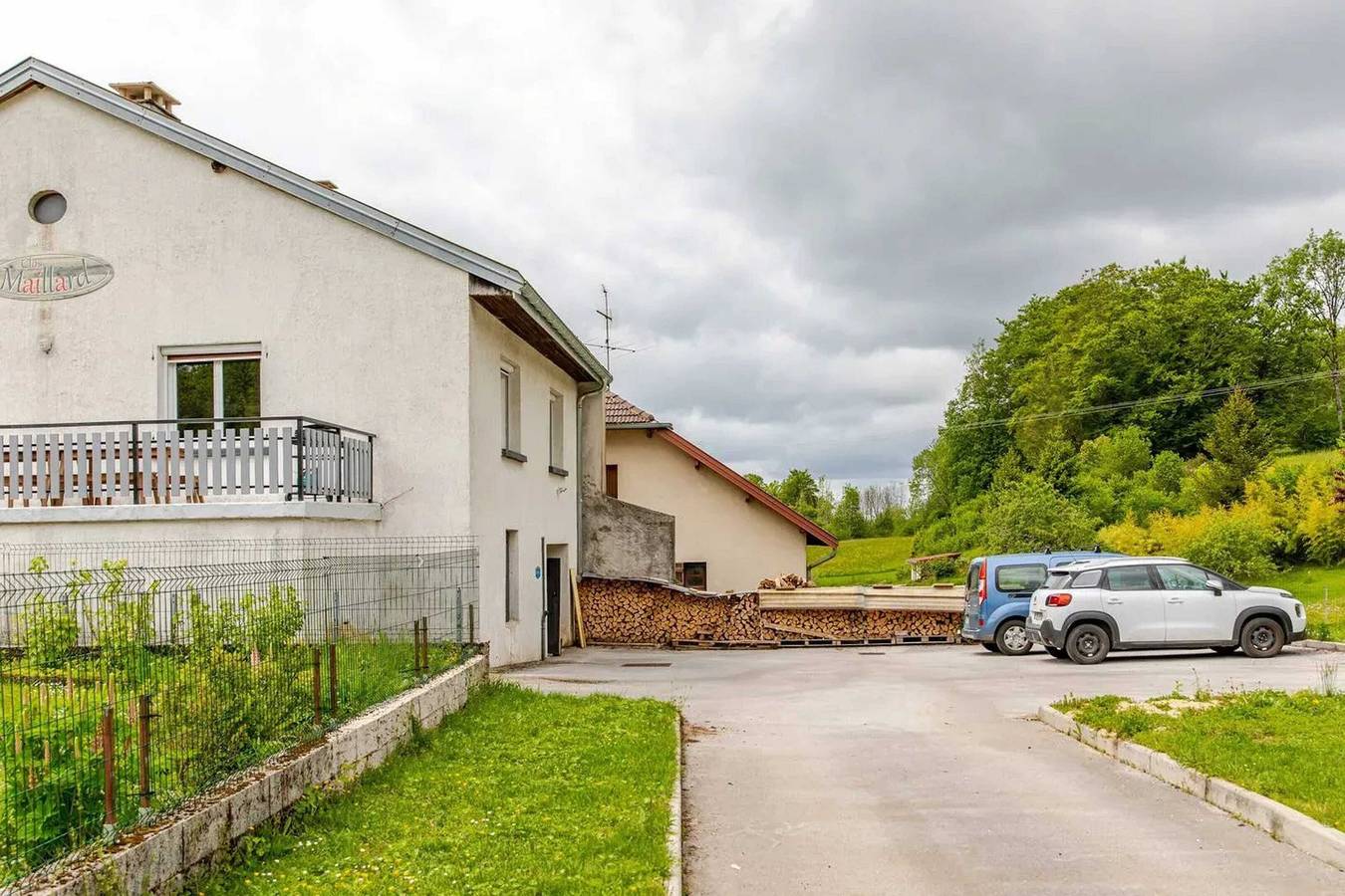 Gemütliches Haus mit Kamin in Hauts-de-Bienne in Regionaler Naturpark Hochjura